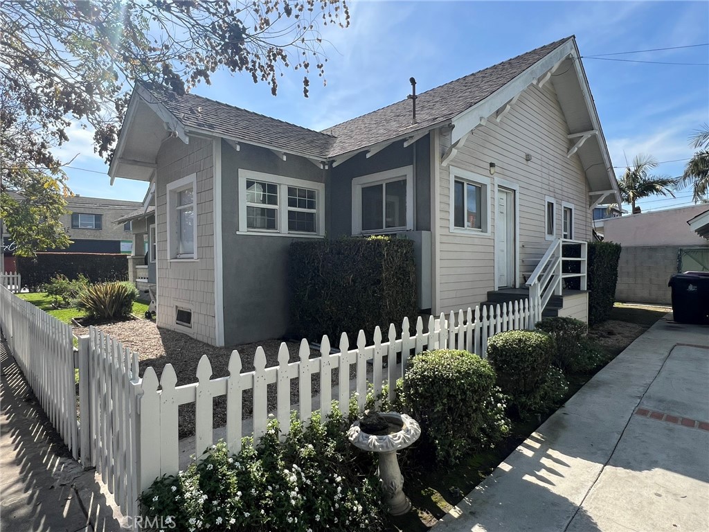 1545 E 4th Street Property Photo 4