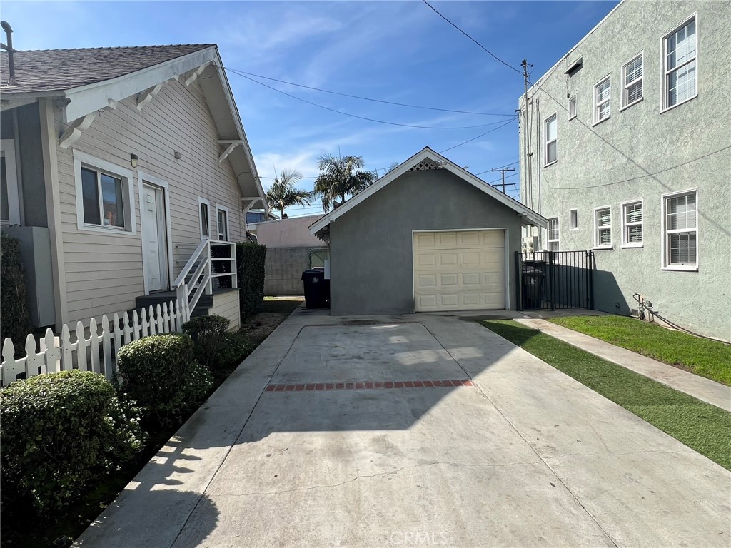 1545 E 4th Street Property Photo 5