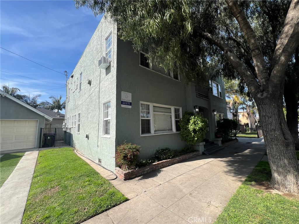 1545 E 4th Street Property Photo 6