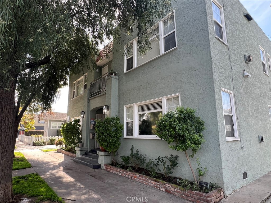 1545 E 4th Street Property Photo 7