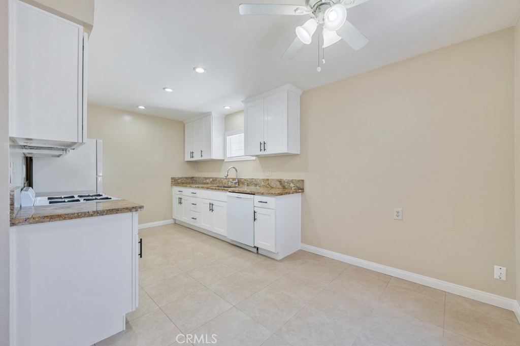 1271 E 7th Street Property Photo 4