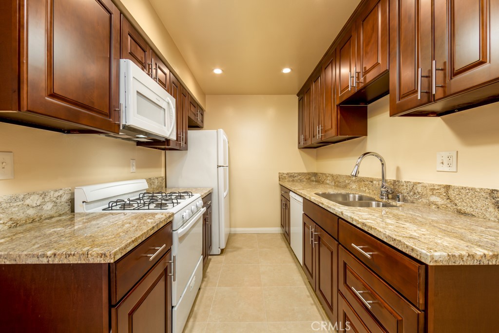1271 E 7th Street Property Photo 5