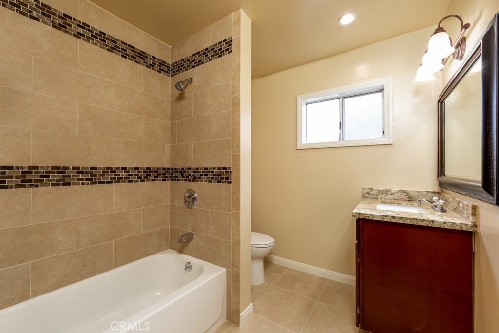 1271 E 7th Street Property Photo 9