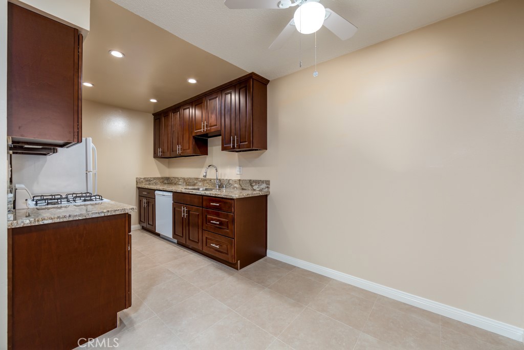 1271 E 7th Street Property Photo 12