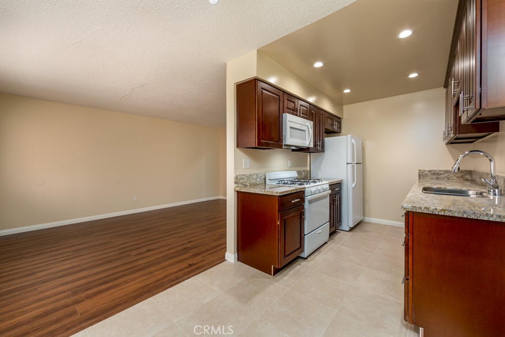 1271 E 7th Street Property Photo 13