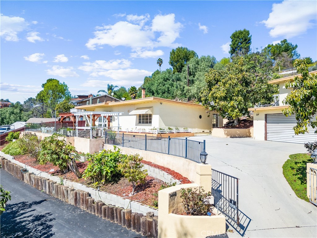 1466 Recado Road Property Photo