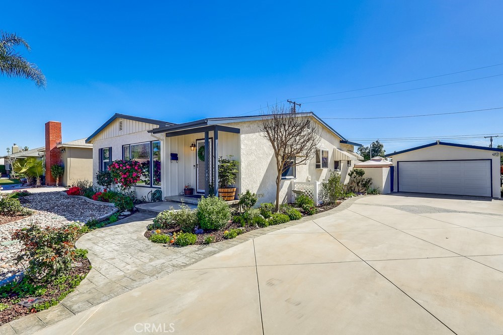 1136 E Rowland Avenue Property Photo