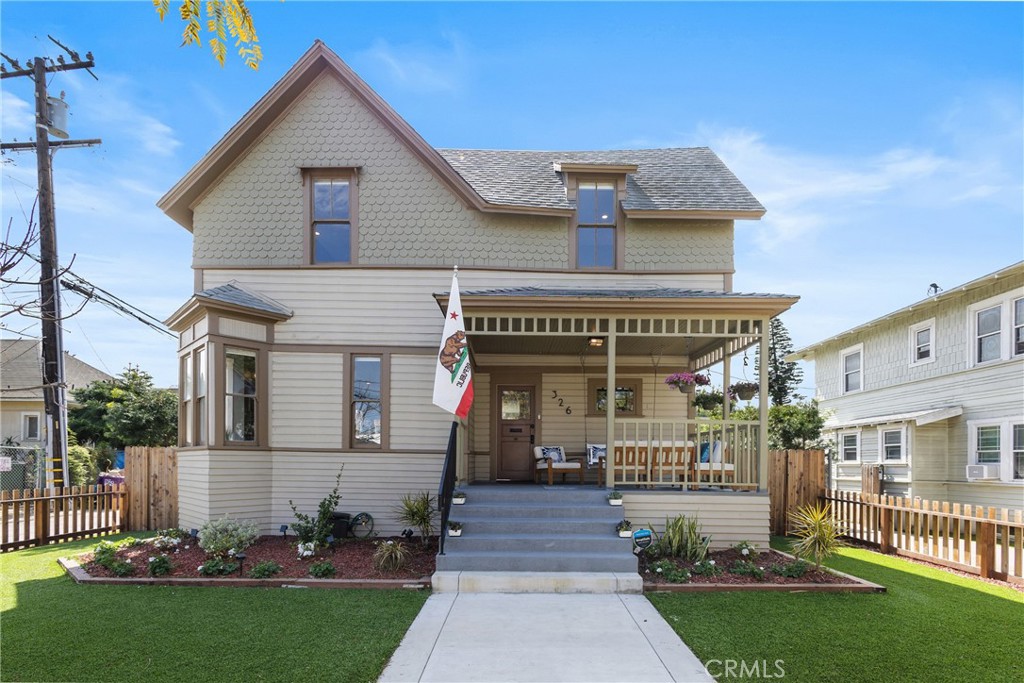 326 W 10th Street Property Photo