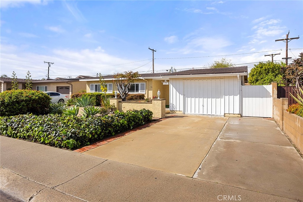 875 S Avocado St Property Photo