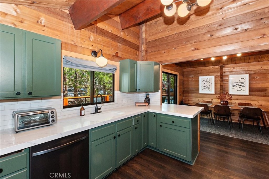 107 Teakwood Drive Property Photo 10