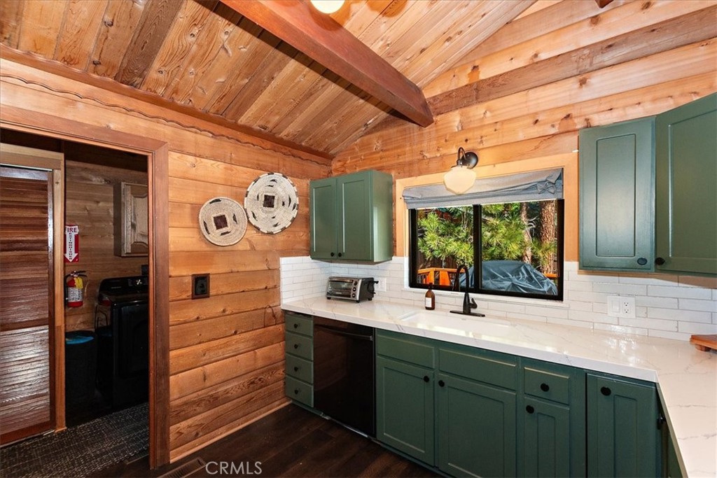 107 Teakwood Drive Property Photo 12