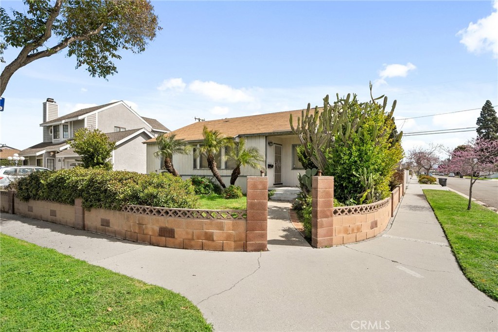 4302 Iroquois Property Photo