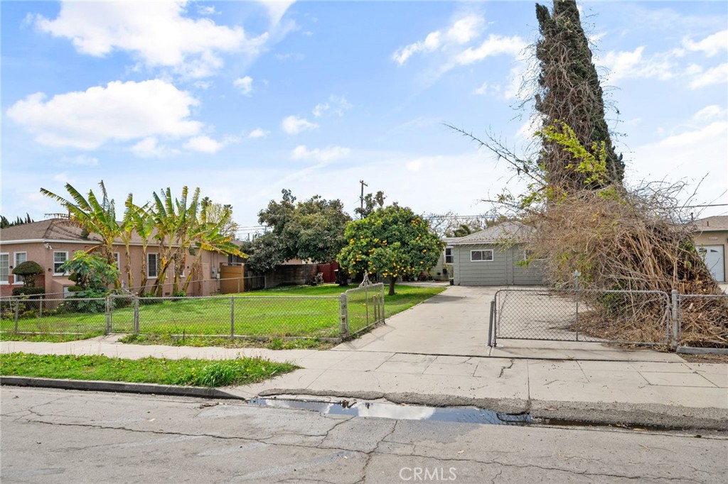 1436 E 53rd St Property Photo
