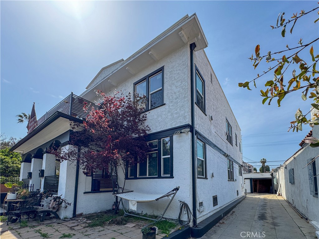 515 S Coronado Street Property Photo 3