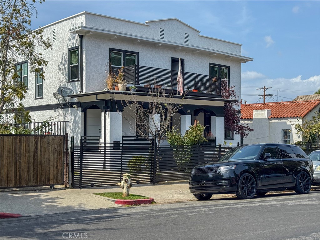 515 S Coronado Street Property Photo 4