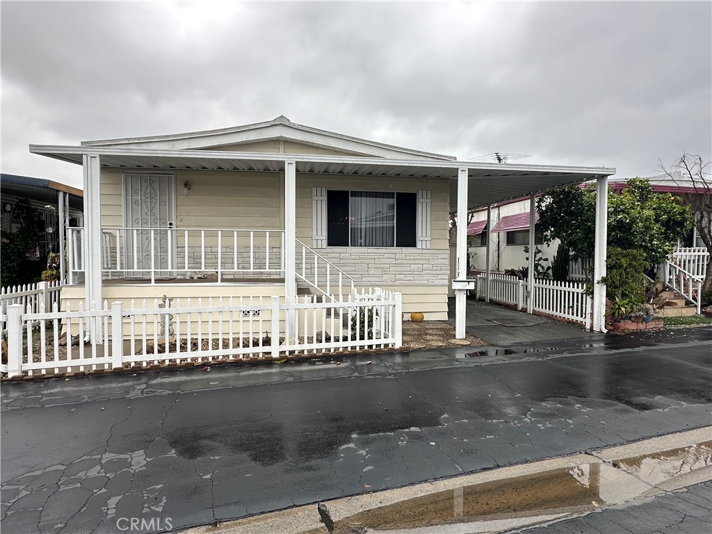 Hawaiian Gardens Real Estate Listings Main Image