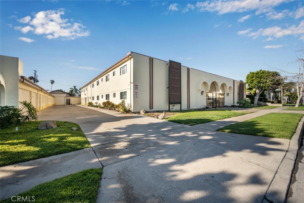 4342 Green Avenue Property Photo 4
