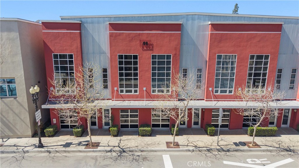 704 N Santiago Street Property Photo