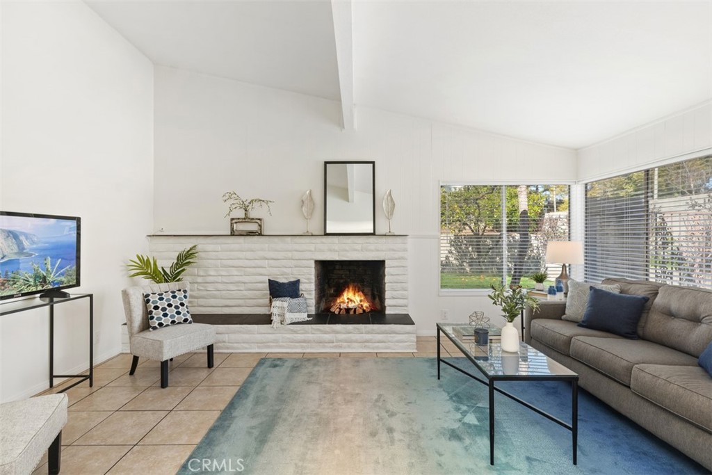 945 Redbud St. Property Photo