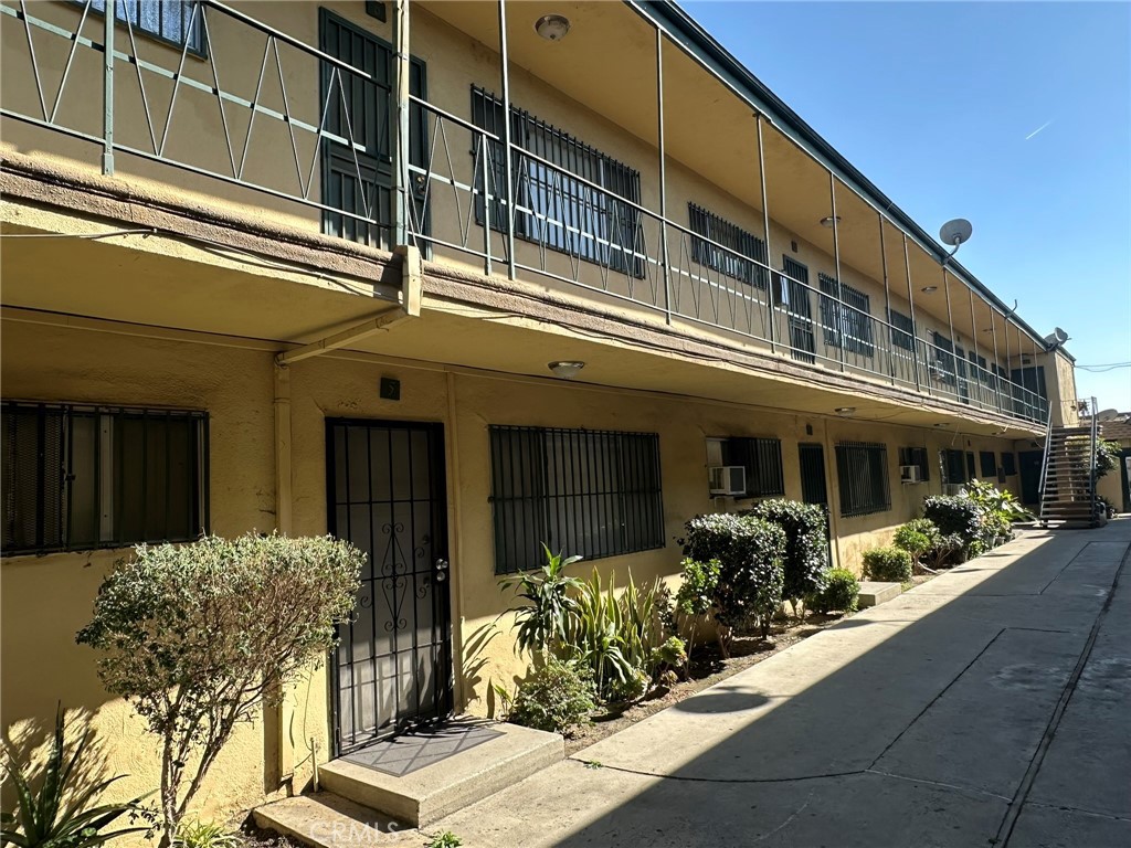 5030 Santa Ana Street Property Photo 4