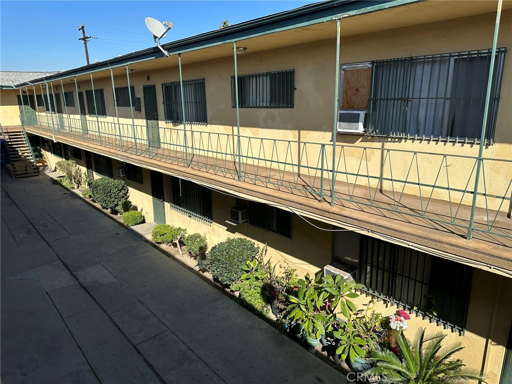 5030 Santa Ana Street Property Photo 5