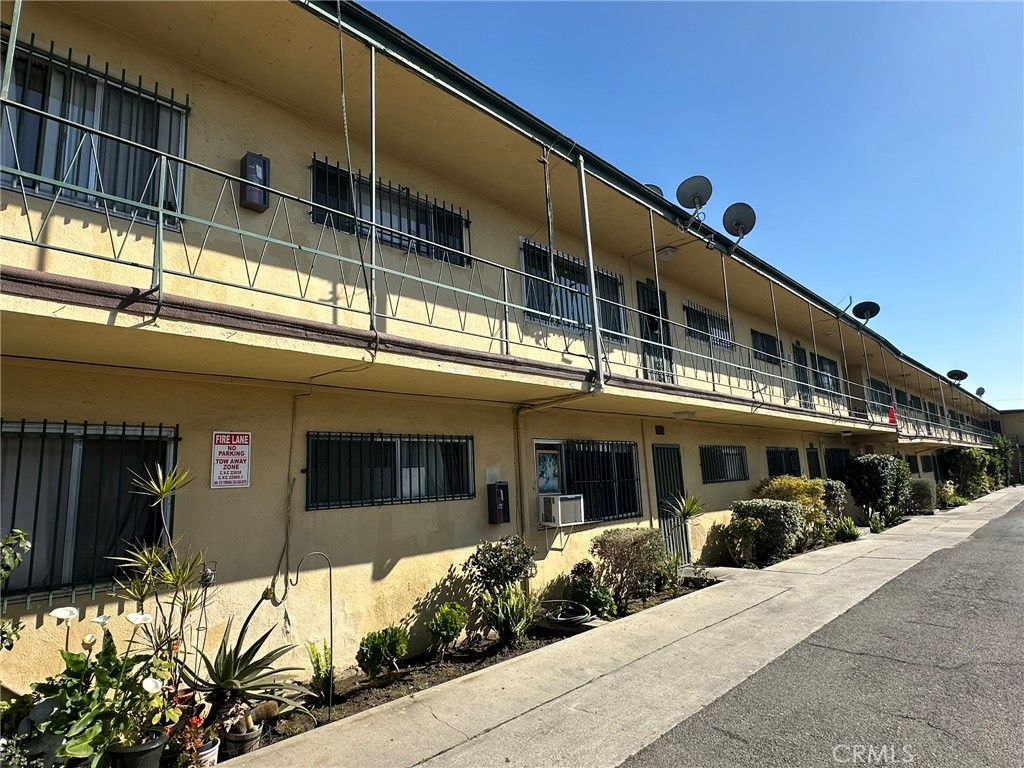 5030 Santa Ana Street Property Photo 11