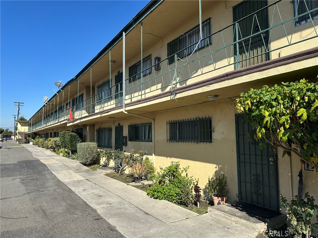 5030 Santa Ana Street Property Photo 12