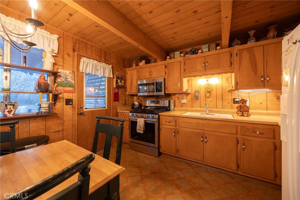 1116 E Big Bear Boulevard Property Photo 22
