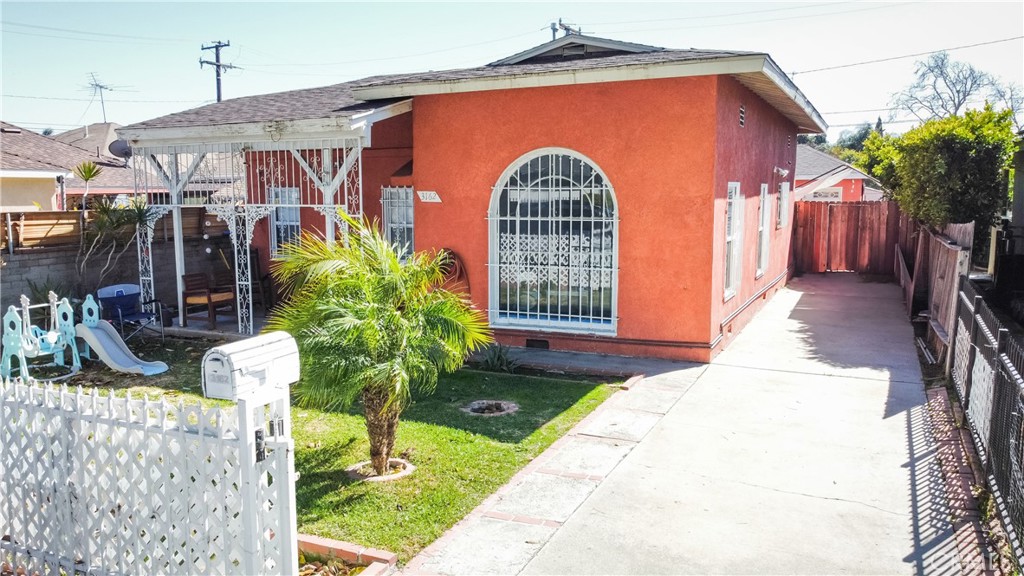 3162 Louise Street Property Photo