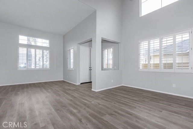 15542 Northwind Avenue Property Photo 4