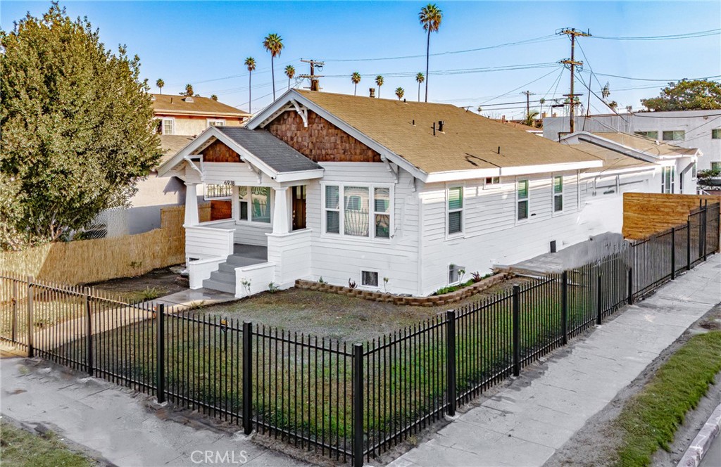 515 W 70th Street Property Photo