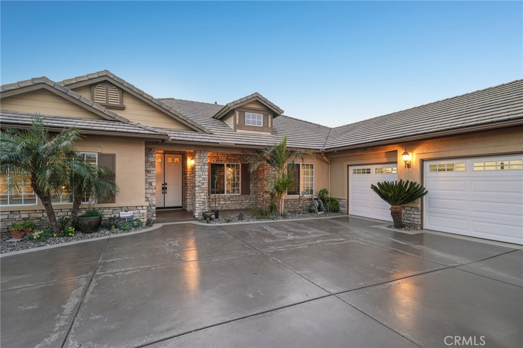 6822 Foxtail Court Property Photo 3