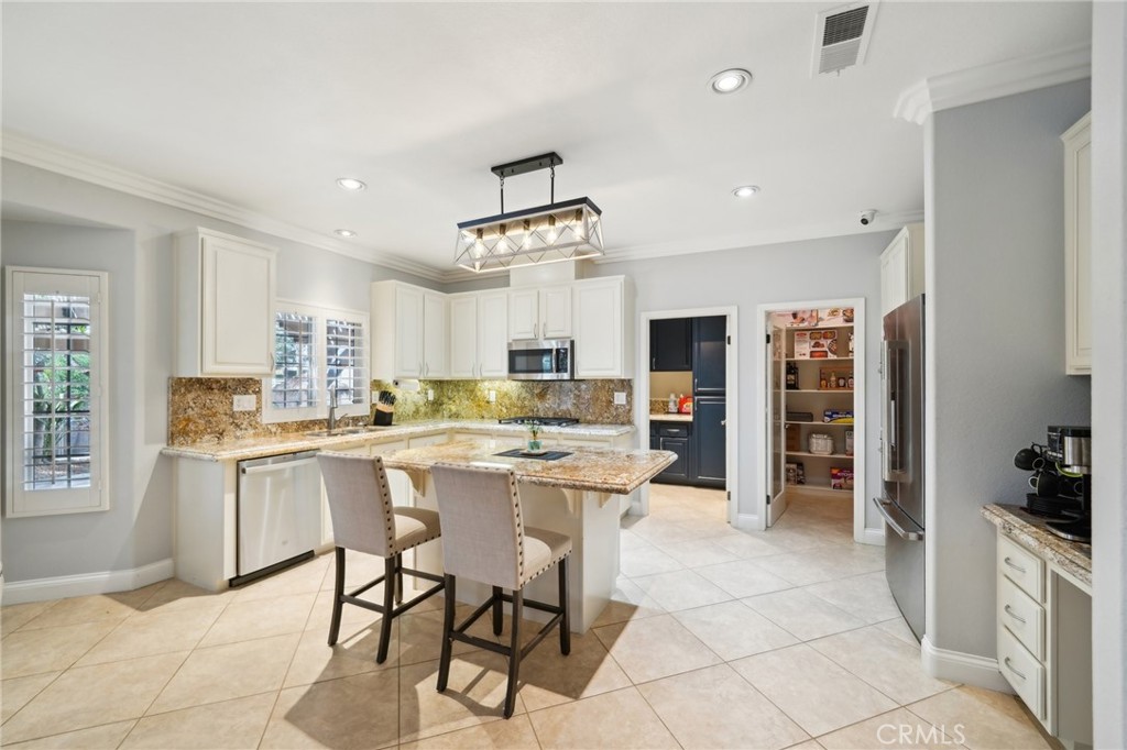 6822 Foxtail Court Property Photo 7