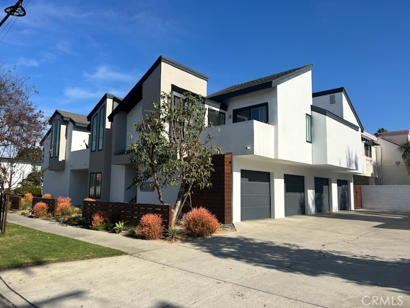 849 N Van Ness Avenue Property Photo 1