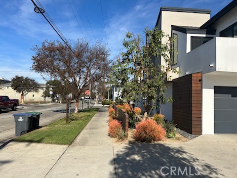 849 N Van Ness Avenue Property Photo 2