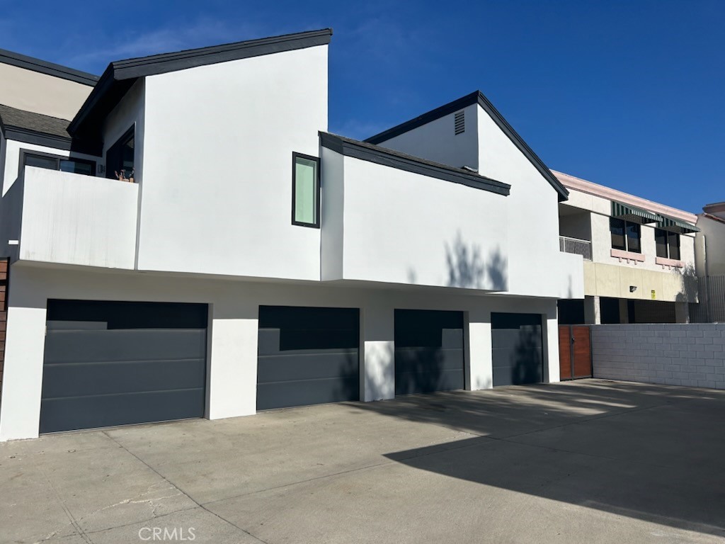 849 N Van Ness Avenue Property Photo 3
