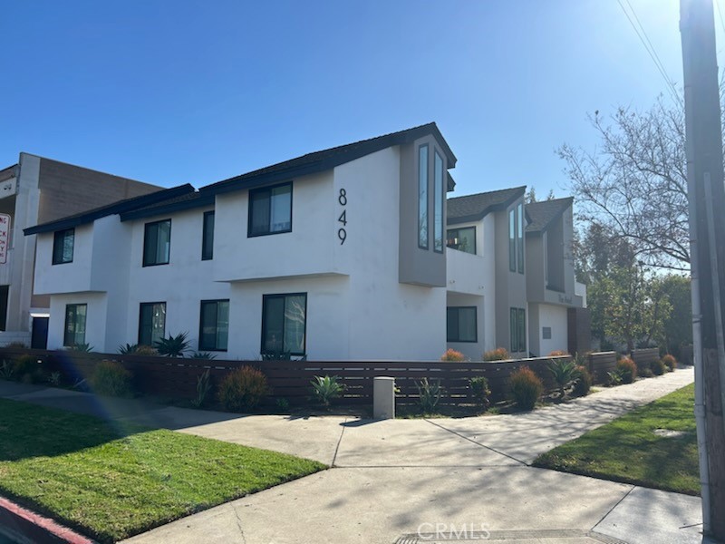 849 N Van Ness Avenue Property Photo 5