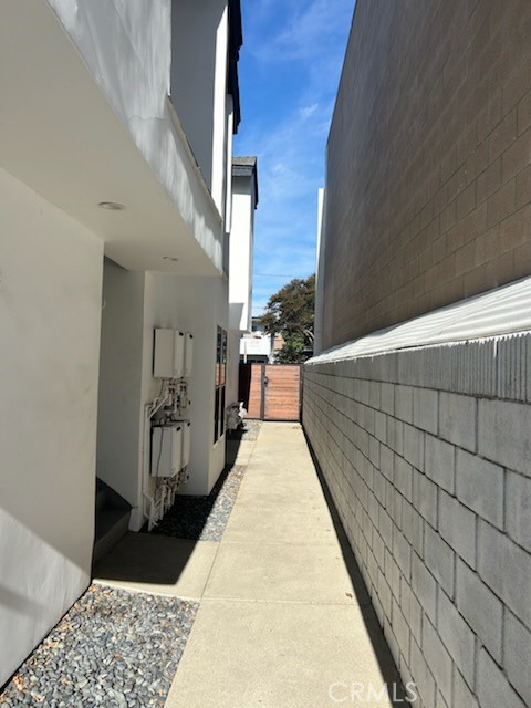 849 N Van Ness Avenue Property Photo 8