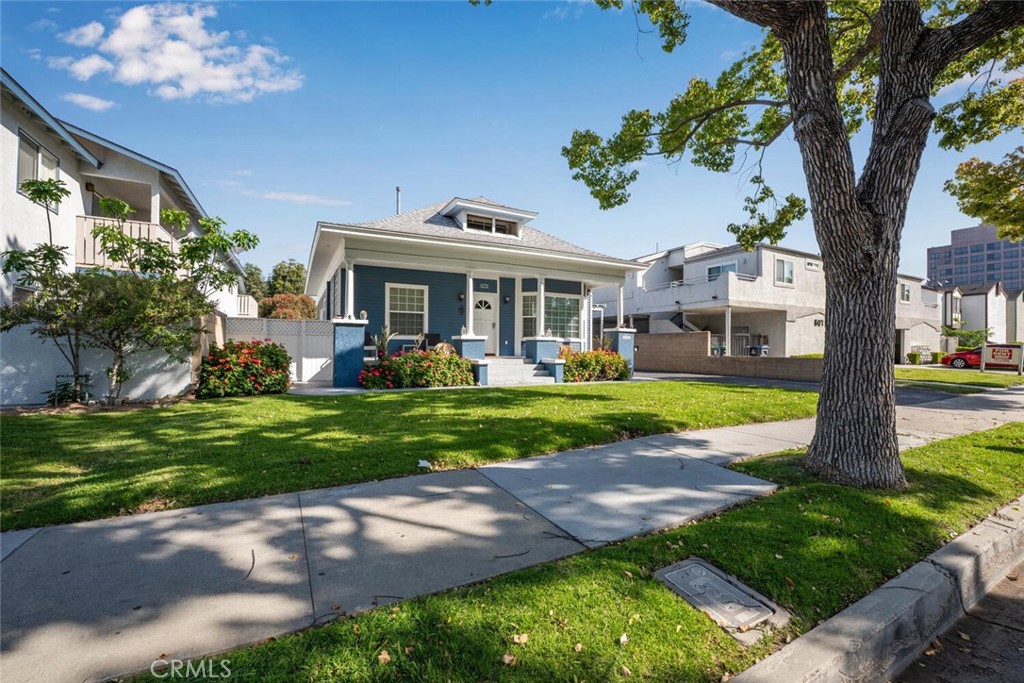 611 W Broadway Property Photo