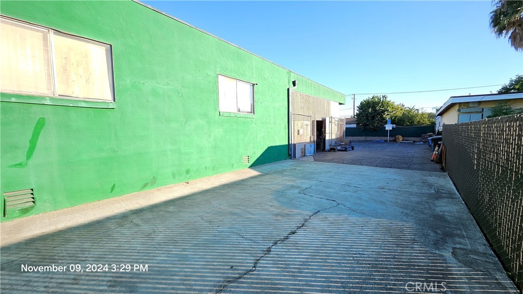 9724 Alondra Boulevard Property Photo 5
