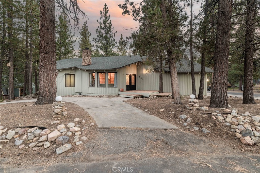 520 Pinewood Court Property Photo 1