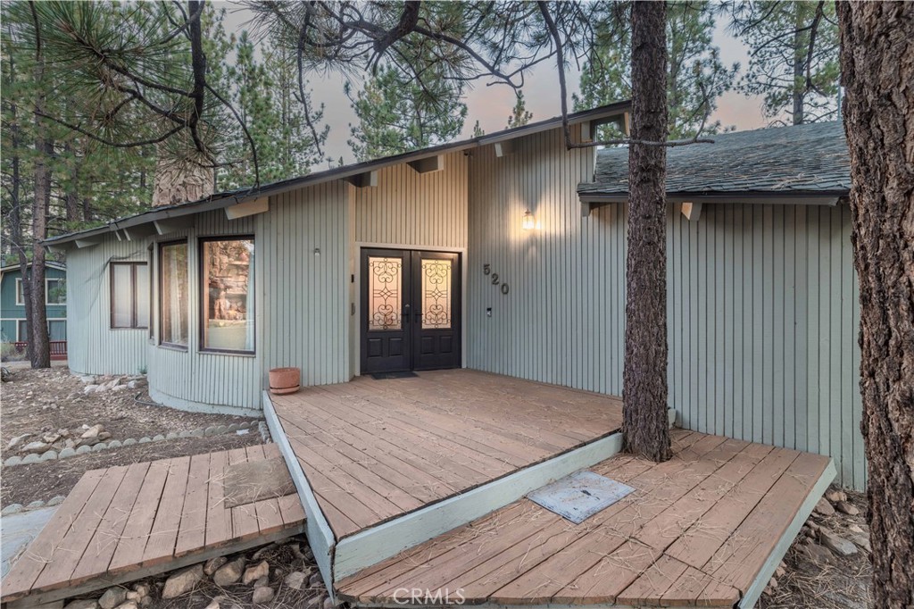 520 Pinewood Court Property Photo 3