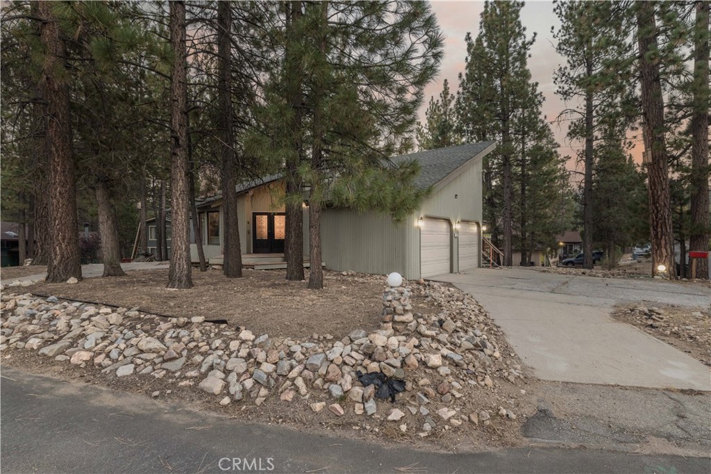 520 Pinewood Court Property Photo 4