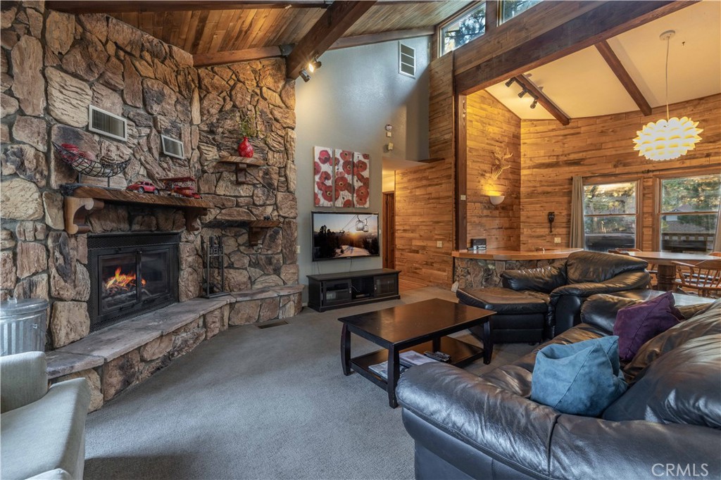 520 Pinewood Court Property Photo 8