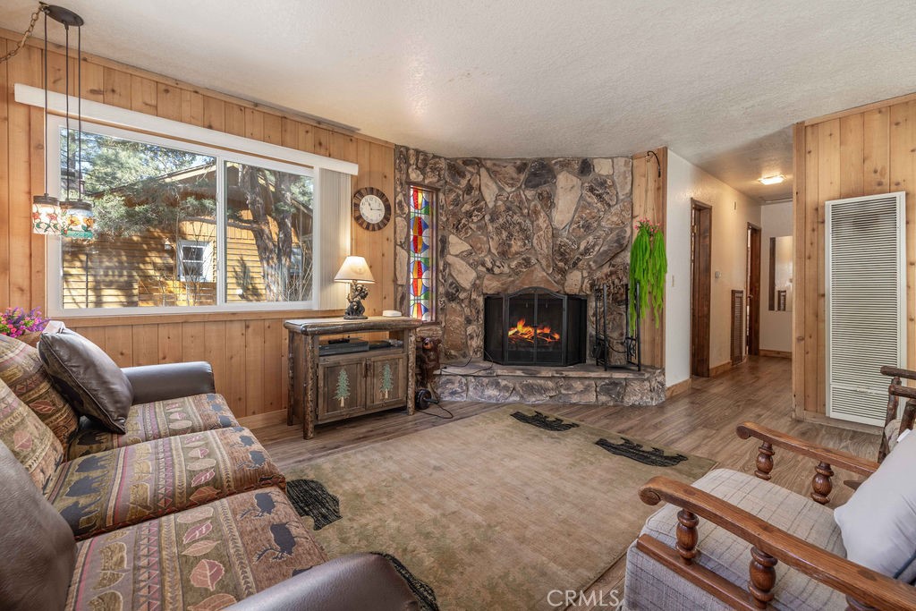 339 Angeles Boulevard Property Photo 3