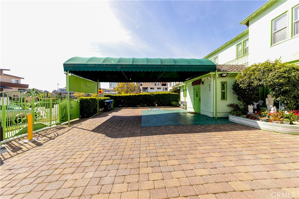 423 S Commonwealth Avenue Property Photo 3