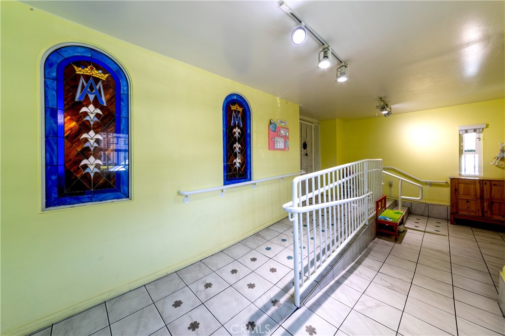 423 S Commonwealth Avenue Property Photo 8