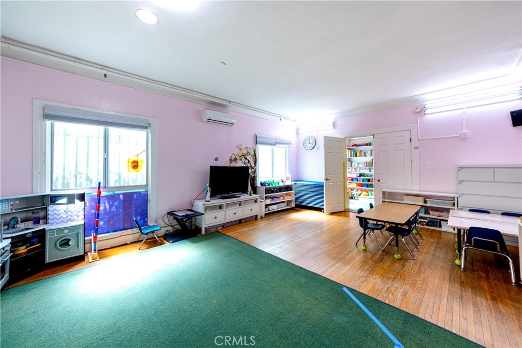 423 S Commonwealth Avenue Property Photo 11