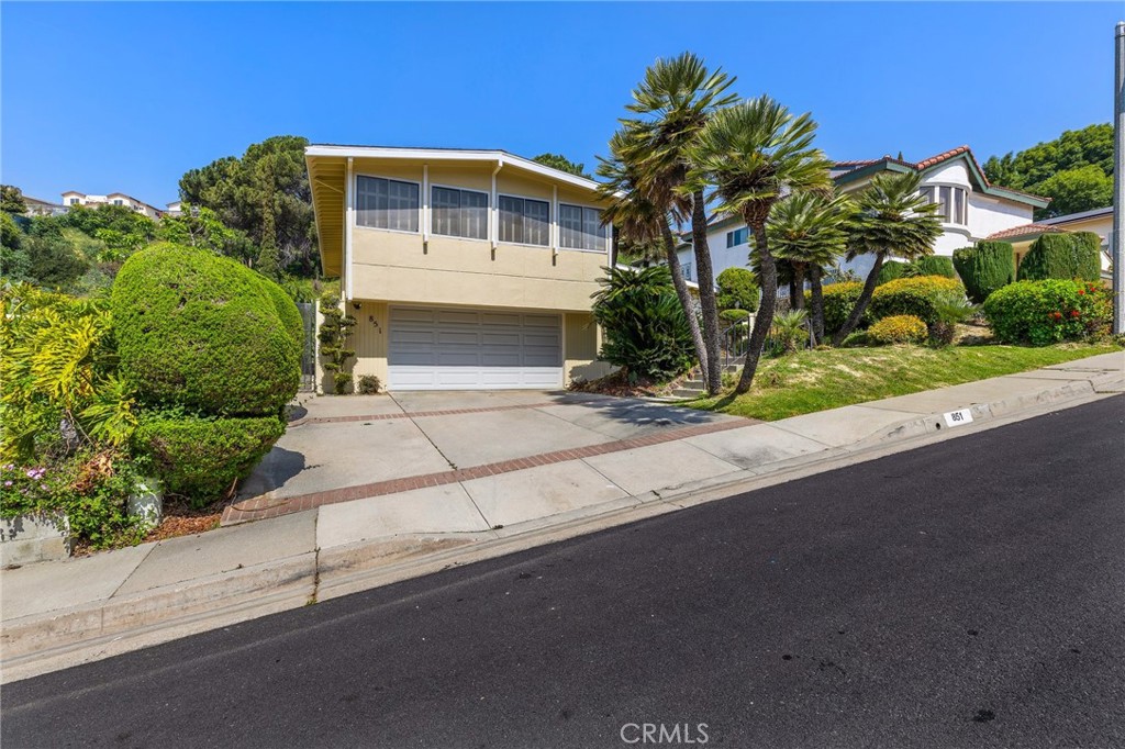 851 Crest Vista Drive Property Photo 1