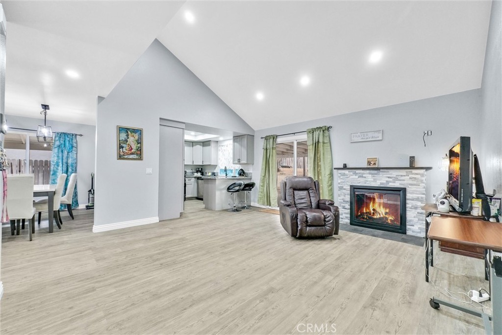 1264 N Mulberry Avenue Property Photo 10